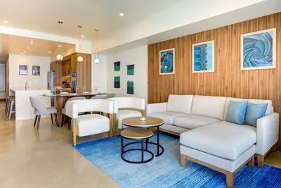 Image de Stunning Beachfront with Rooftop Pool, Gym Balcony