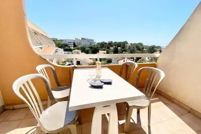 Image de Studio lumineux avec balcon proche du port