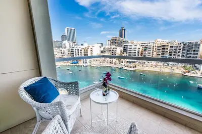 Image de Impressive View 2br Flat in St Julian's Bay by ArcoBnb
