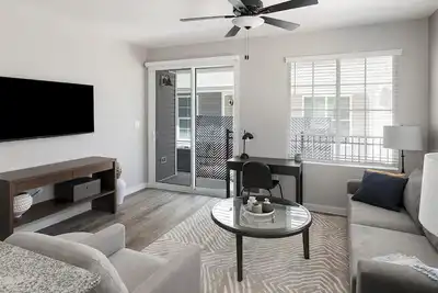 Image de Landing | Incredible 2bd, Pool, Gym