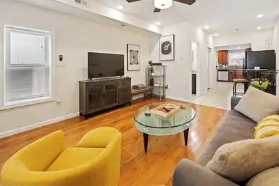 Image de City Vibes -Modern Ac Row House with Rooftop Deck