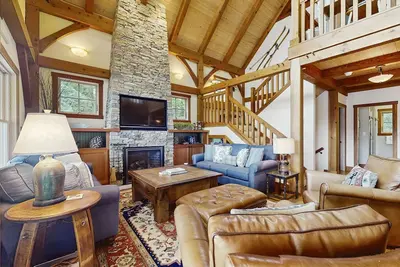 Image de Spectacular lakefront home w/ private dock, beach, swim platform, gazebo & porch