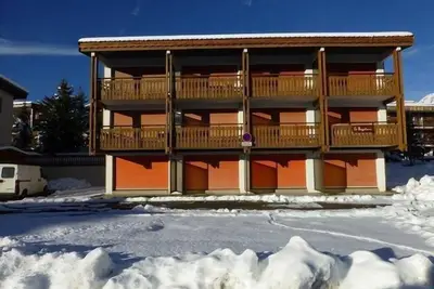 Image de À 350m des pistes de ski, Rez-de-chaussée, terrasse, télévision, casier à ski, 24m², Alpe d'Huez