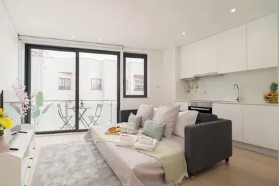 Image de HostWise – Cozy Studio w/ Balcony and Garage