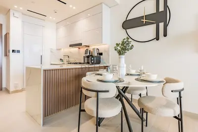 Image de Skyline-View 1br with Balcony, Minutes to Downtown and Marina, Binghatti Onyx, Jvc