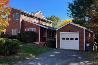 Image de Charming Red townhome in Ellenville, Ny, WiFi and Ac