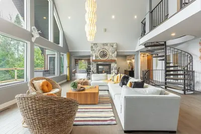 Image de 5-Br Villa on Lake Labelle