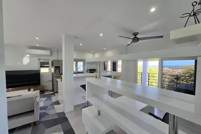 Image de Escape to this stylish 1-bedroom modern apartment in Bonne Terre, just minutes from Rodney Bay
