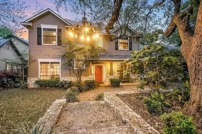 Image de 909 Garner · Spacious Zilker Home I Walk to Acl, Barton Springs