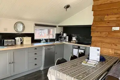 Image de Bumble Bee Cabin on Heron Lake