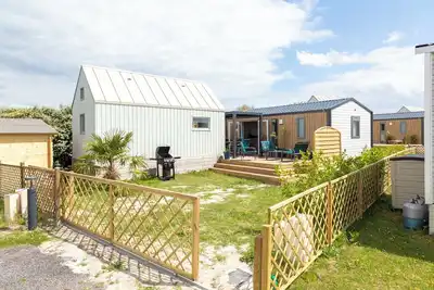 Image de Chalet-Mobilhome au Guilvinec - 100m Plage' avec terrasse privée, jardin privé et Wi-Fi