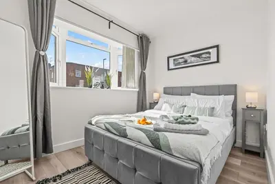 Image de Lovely 2-Bed House | Central Coventry Location