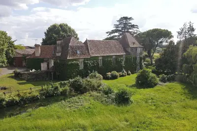 Image de Maison de maitre profitant d'une très belle vue sur les vignes. Grande piscine.