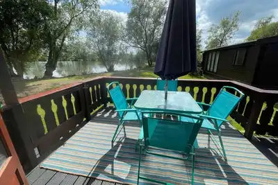 Image de Bumble Bee Cabin on Heron Lake