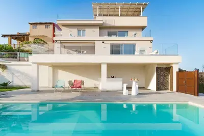 Image de Villa à Taormina avec 6 chambres à coucher, 12 couchages