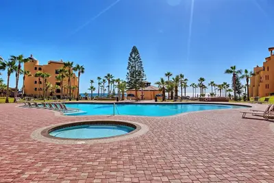 Image de Sandy Beach Princesa C203 Ocean Front Resort Community