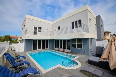 Image de 6br Gated Villa near Beach w/ Private Pool