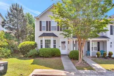 Image de Charming townhouse with pool, fireplace, washer/dryer, & WiFi. Dogs welcome