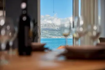 Image de Appartement de trois chambres avec la terrasse et la vue sur le mer Arbanija, Ciovo (A-24254-a)