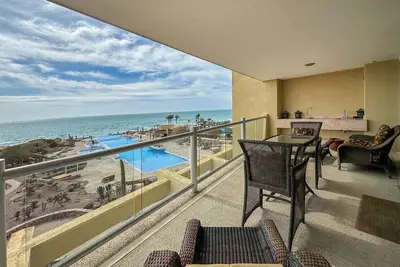 Image de The Beachfront Oasis