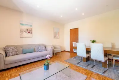 Image de Bright and Spacious Flat by Host Wise