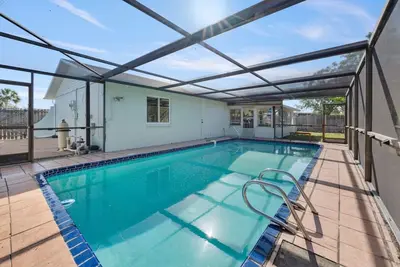 Image de Coral Cove - Relaxing 3-Bedroom Getaway with Private Pool – 10 Minutes from Melbourne Beach