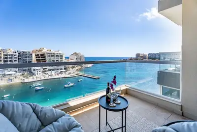 Image de Scenic View 2br flat in St Julian's Bay by ArcoBnb