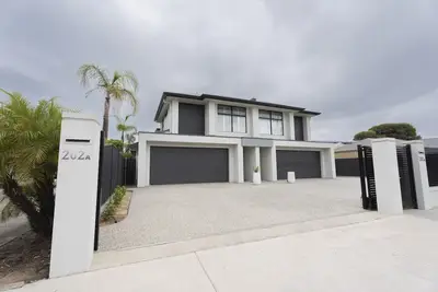 Image de Luxurious Brand New Home