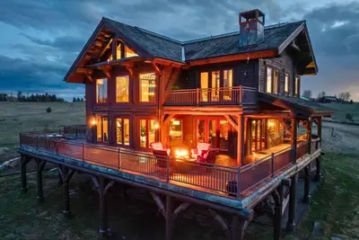 Image de Timeless Timber Estate by Roav Retreats
