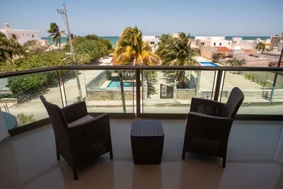 Image de Modern villa private pool, 1 block from the Ocean