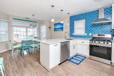 Image de Surfside Retreat- Close to Beach and Boardwalk!