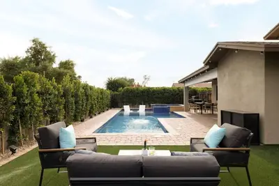Image de Newly Renovated Luxury Home with Pool
