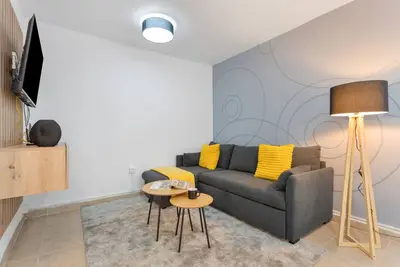 Image de Vacances 'Tea-Rose Loft' avec jardin partagé, Wi-Fi et climatisation