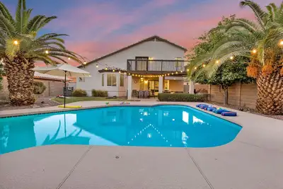 Image de Sparkling Saltwater Pool • Spa, Firepit, Wi-Fi 4br/3ba • Near Top Golf Courses