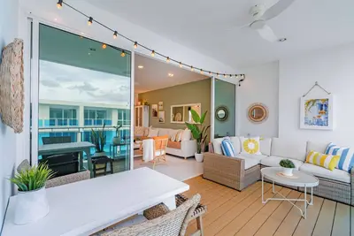 Image de 104m², 8 Pools, Waterpark, Terrace, 75\" Tv, 5-Min Walk to Beach & Cicada