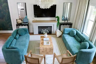 Image de Immersive Home w/3 Kings, Hot Tub, Fire Pits, Arcade, Hidden Bookcase, Treasure Hunt