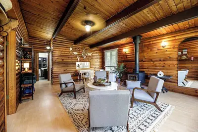 Image de Sylvan Cabin - 3 Br, Family Fun, Luxurious Yard!