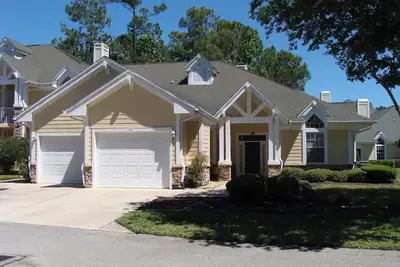Image de 4-Bdr sleeps 8 -preserve views-easy walk to pool-hot tub -near beaches!