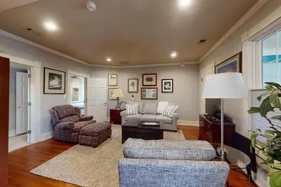 Image de Renovated 1br - 3 Block Walk to Casino - Clean, Quiet, Safe & Guest-Favorite