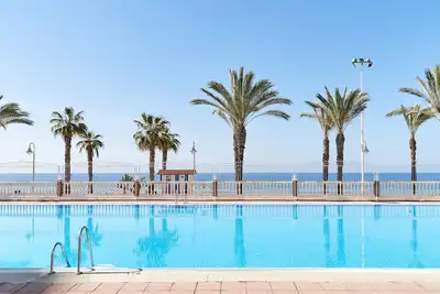 Image de Appartement en bord de mer avec piscine. \"Le meilleur climat d'Europe tout au long de l'année.