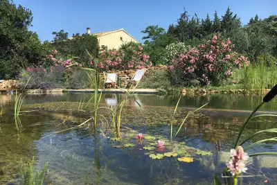 Image de Bright, open-plan vacation apartment in Provence for nature and culture lovers