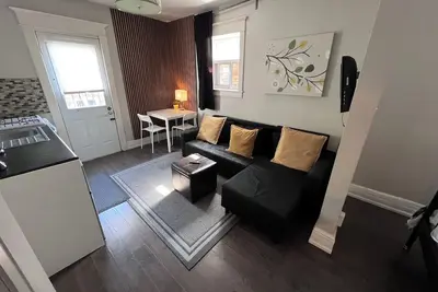 Image de Chic Jr. 1-bedroom apartment with WiFi, Ac in wonderful Toronto