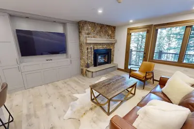 Image de Diamond Condo w/  Creek Views - Free Bfast!