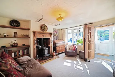 Image de Bumblebee Cottage: 200 year old oak beamed home
