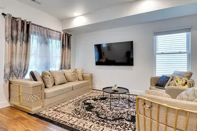 Image de Deck: Central Indy Retreat in Walkable Location!