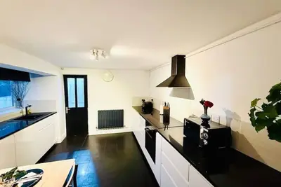 Image de Large Cardiff House + Free Parking, Near City Centre