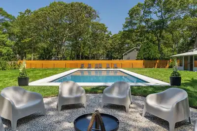 Image de Hamptons retreat with pool and spa only 10 min from beach