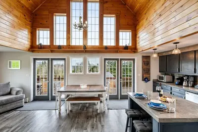 Image de 5br Rangeley Cabin w/ Cozy Patio + Trail Access