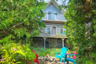 Image de 5 minutes to downtown Tobermory