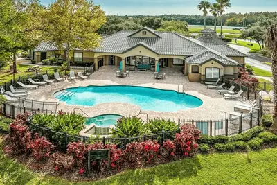 Image de Cozy Gem in Tampa w/ all Amenities, Pool, Hot Tub, Gym, Tennis Court!